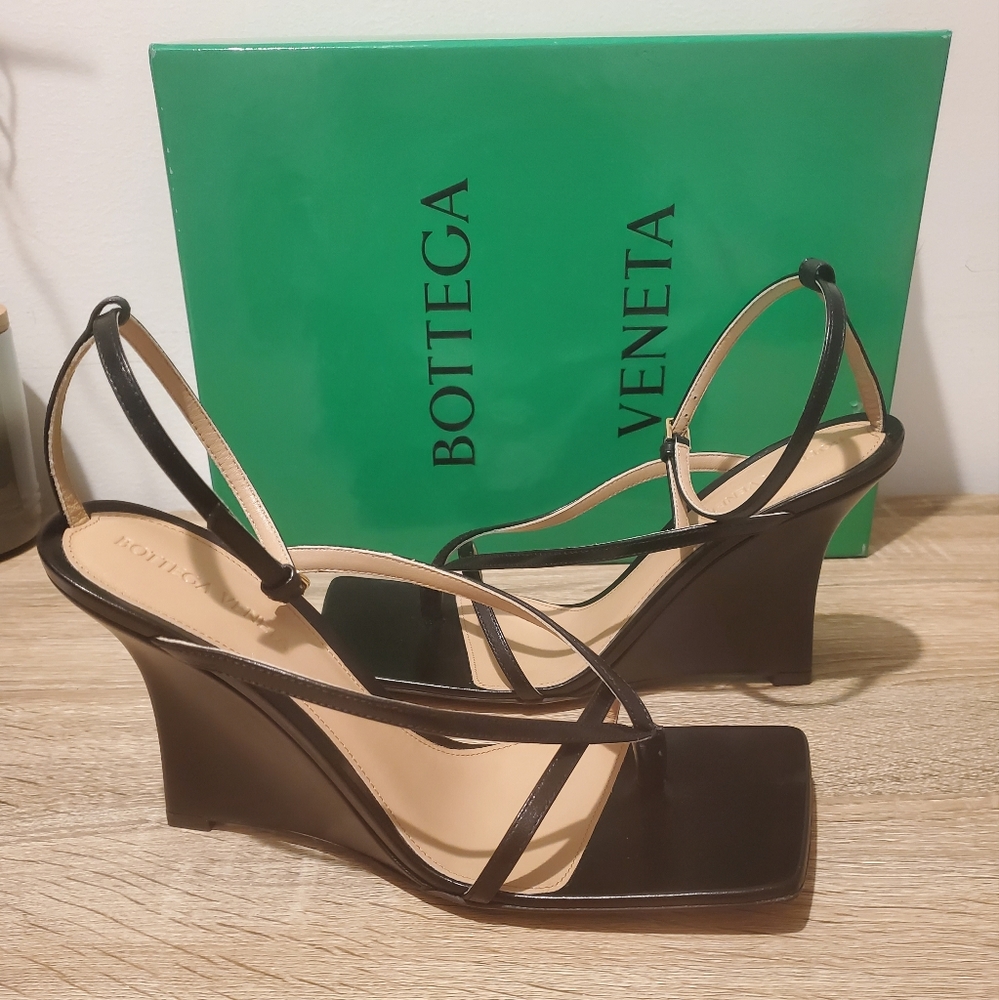 New Bottega Veneta black stretch strappy wedge sandals women's size 38.5/ US 8.5